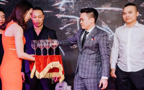 Phạm Tiến Chung khoe vẻ điển trai trong bộ ảnh vest lịch lãm